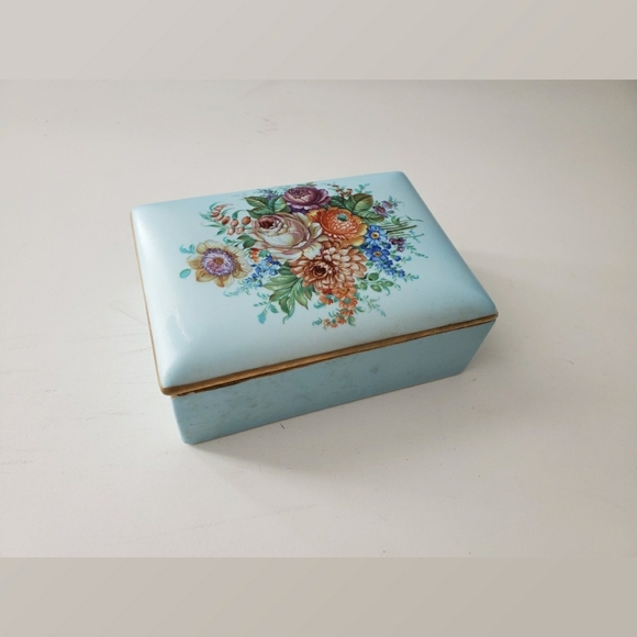 Vintage Floral Powder Blue Ceramic Trinket Box - Picture 1 of 3
